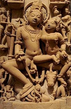 Viele indische Gemälde und Skulpturen zeigen den Gott Shiva und seine Göttin Parvati in liebevollem Zusammensein.