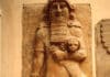 Der Löwenbändiger, wahrscheinlich Enkidu, der Freund von Gilgamesch im Epos