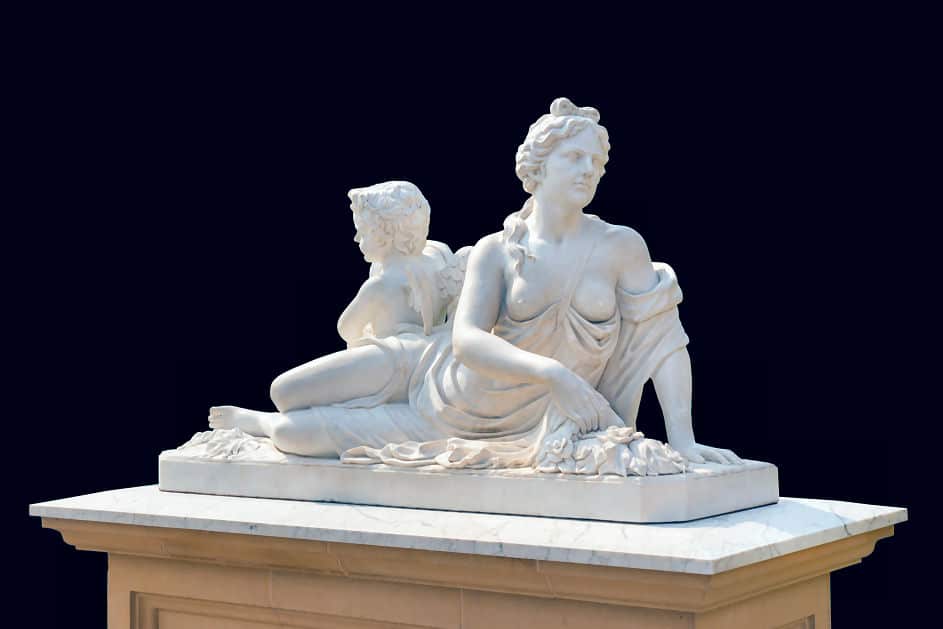 Die Göttin Aphrodite mit ihrem Sohn Eros. 