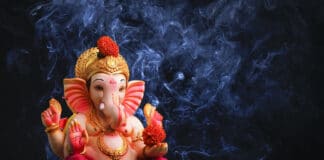 Der kindliche Elefantengott Ganesha ist ein besonders beliebter Hindu Gott.