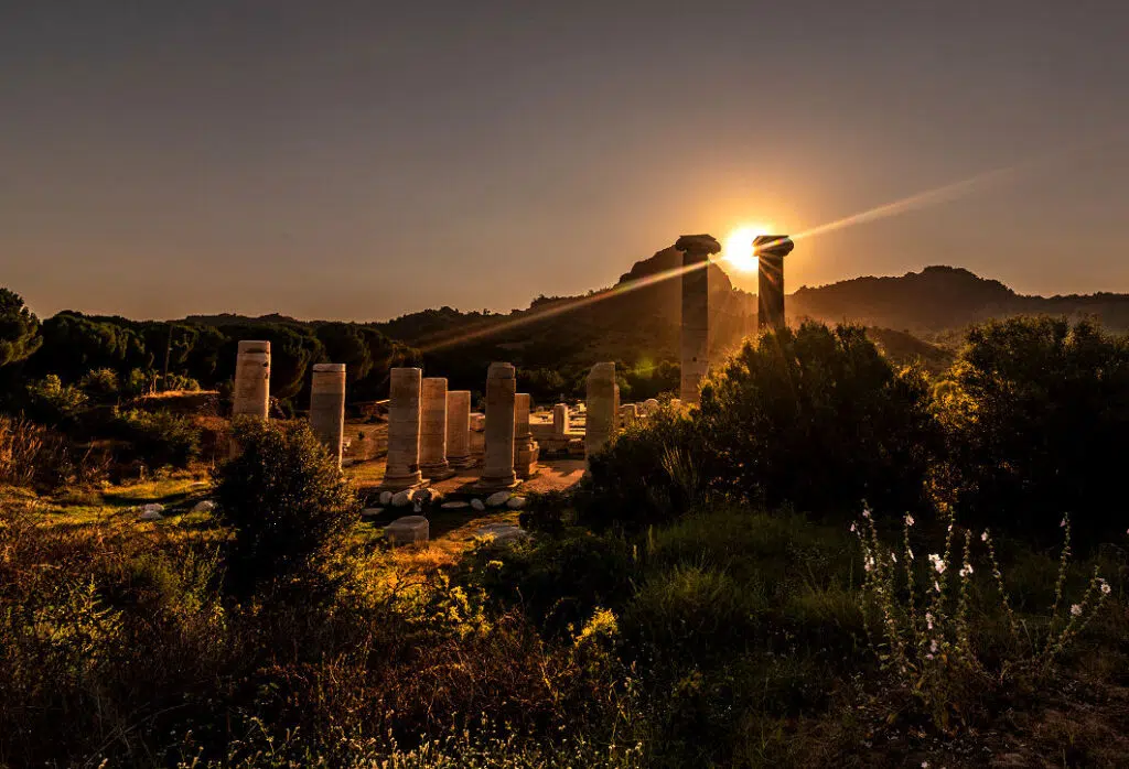 Ruinen eines antiken Artemis-Tempels in Sardes / Türkei
