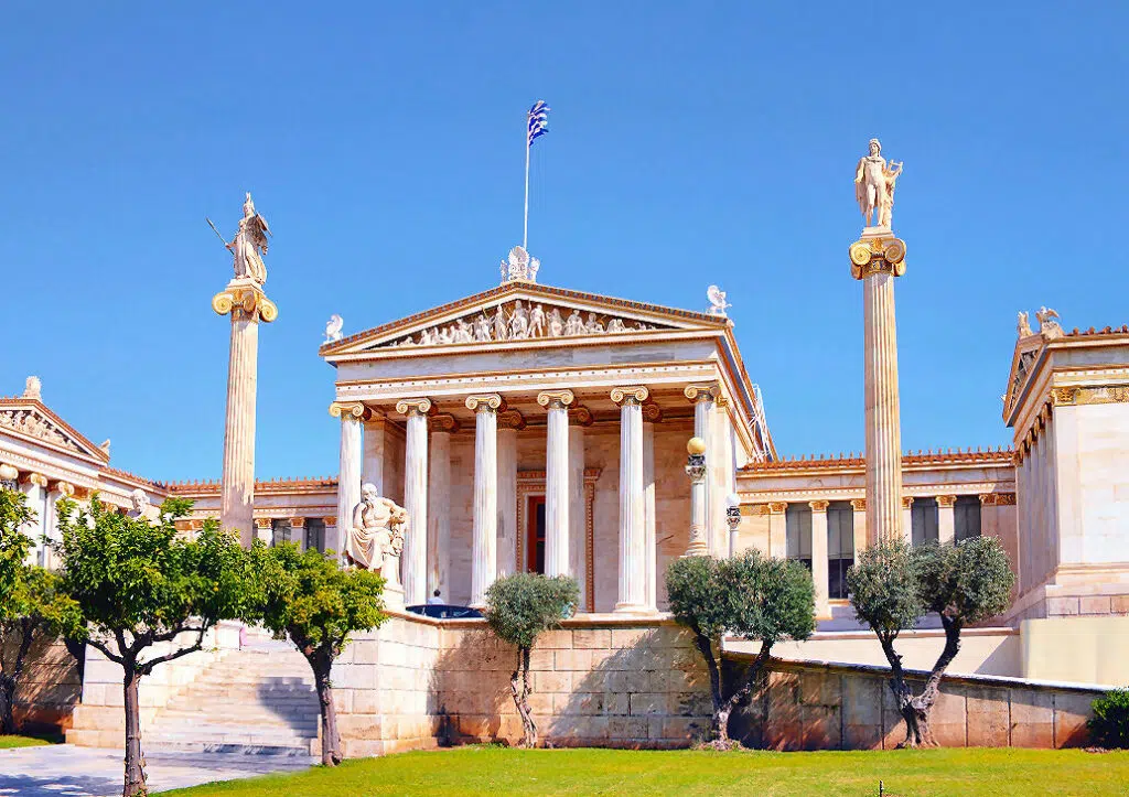 Hoch oben über den Dächern von Athen die beiden Götter Athene und Apollon. Beide mischten sie mit im Schicksal des Helden Telefos. 