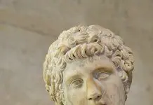Adonis Skulptur im Louvre