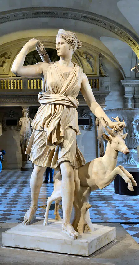 Artemis ist eine jungfräuliche Göttin und besonders für die Jagd zuständig. 