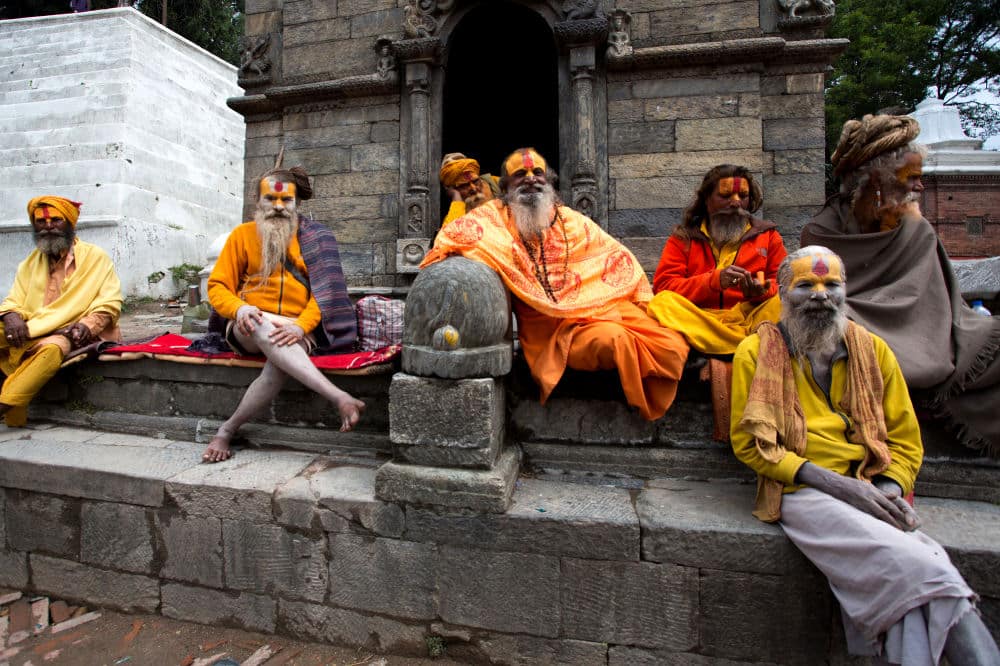 Gruppe von Shadhus, heiligen Männern in Indien. 