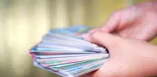 Orakel als Gespräch mit dem Göttlichen in uns selbst, zwischen uns, um uns. Allmächtige Götter gibt es nicht.