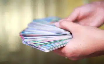 Orakel als Gespräch mit dem Göttlichen in uns selbst, zwischen uns, um uns. Allmächtige Götter gibt es nicht.
