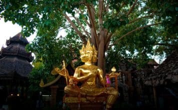 Die Mythologie Thailands – Hinduismus und Buddhismus Thailands Mythologie ist tief von der Götterwelt des Hinduismus und Buddhismus beeinflusst.