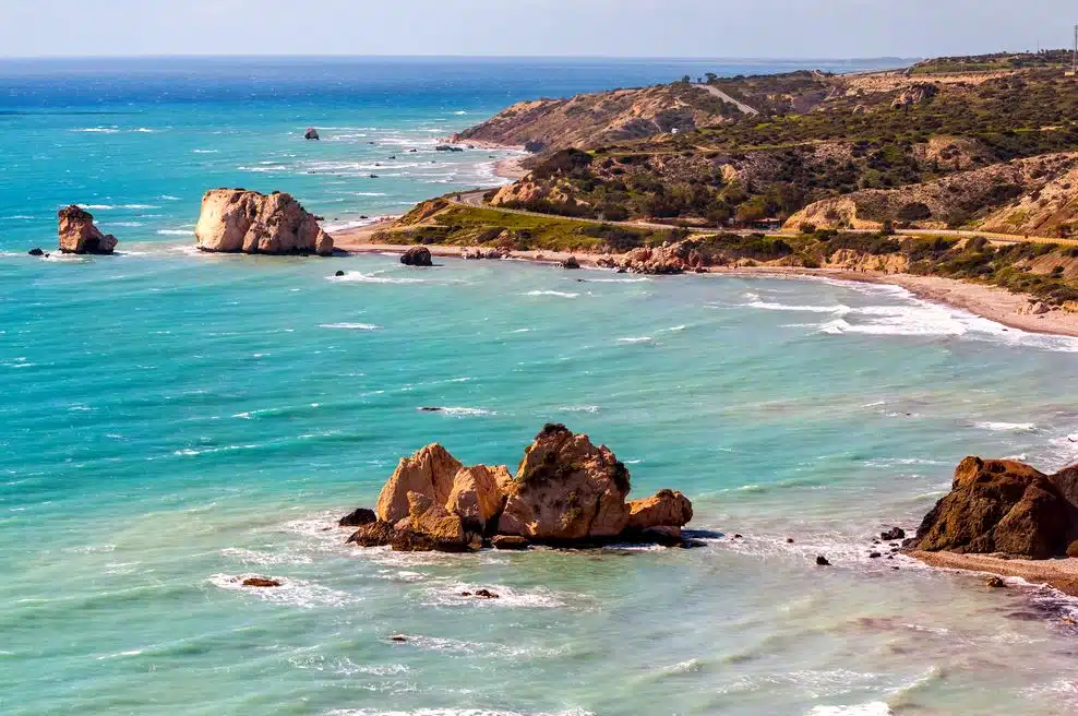 Wer Zypern besucht, kann dort den Aphrodite-Felsen bewundern. Dies soll der Ort sein, an welchen die Schöne aus dem Meer stieg. 