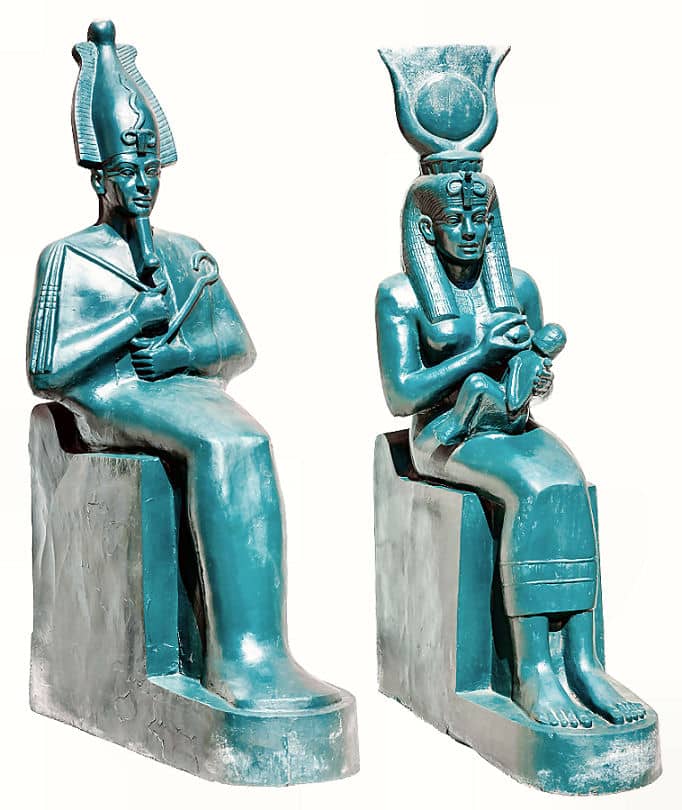 Osiris und Isis mit dem kleinen Horus - so beisammen haben die drei laut Mythos nie gesessen. Isis gebar ihren gemeinsamen Sohn erst, als Osiris schon im Totenreich lebte. 