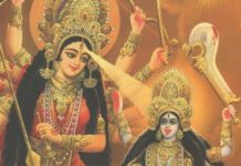 Die Göttin Durga manifestiert ihren zornigen Aspekt Kali, ebenfalls eine Göttin.