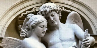 Die griechische Göttin Psyche mit Flügeln - zusammen mit ihrem Geliebten Eros / Amor.