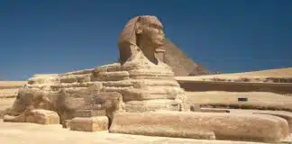 Die große Sphinx von Gizeh wird oft mit dem Gott Harmachis verbunden.