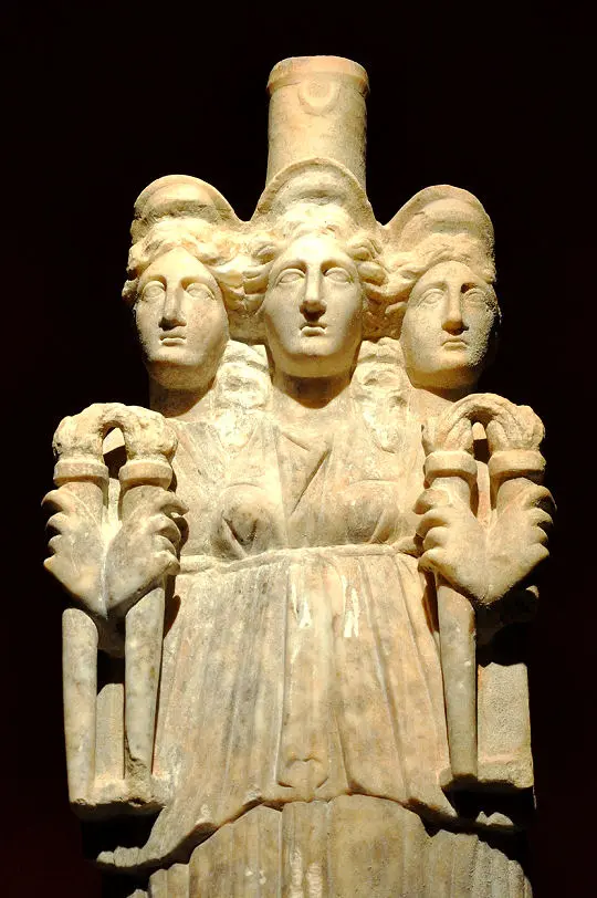 Die Göttin als Dreigestalt, Figur aus Antalia