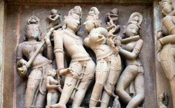 Indische Gottheiten bilden oft Paare, zumindest ist dies bei den wichtigsten Gottheiten, die Trimutri bzw. Tridevi der Fall.