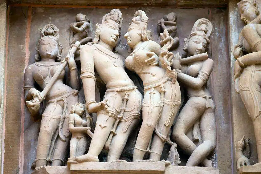 Indische Gottheiten bilden oft Paare, zumindest ist dies bei den wichtigsten Gottheiten, die Trimutri bzw. Tridevi der Fall.