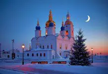 Orthodoxe Christen haben oft farbintensive Gotteshäuser: hier Tobolsk in Sibirien
