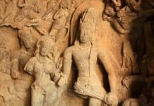 Shiva und Parvati Shiva und Parvati bei ihrer Hochzeit. Hinter der Göttin steht ihr Vater Himavat, die göttliche Personifikation der Himalaja Berge.