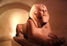 Die Pyramiden von Gizeh mit der weltberühmten Sphinx und viele weitere Tempel in Ägypten sind Magneten für Besucher aus vielen Ländern.