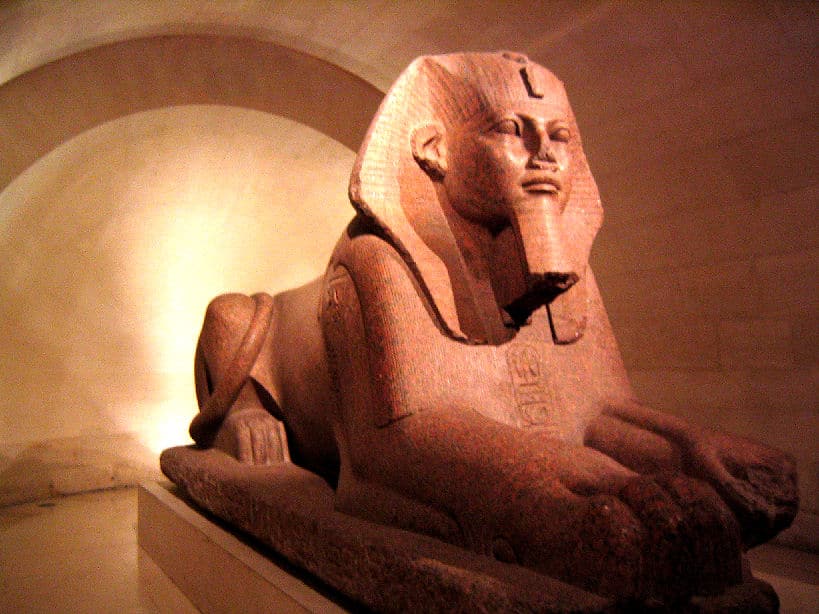 Die Pyramiden von Gizeh mit der weltberühmten Sphinx und viele weitere Tempel in Ägypten sind Magneten für Besucher aus vielen Ländern. 