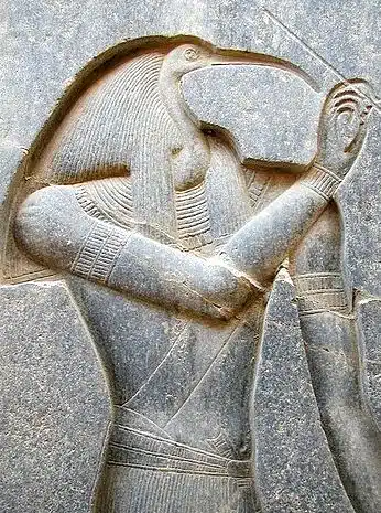 Den Ibiskopf und die Schreibfeder sieht man auf diesem Relief in Luxor sehr gut. 