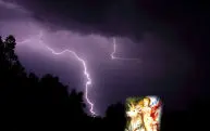 Zeus spricht mit Blitz und Donner