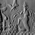 Rechtsmittig ist Enki zu sehen, der Gott des Süßwassers, der Weisheit und Magie. Aus seinen Schultern entspringen die Flüsse Euphrat und Tigris. Ganz links steht Inanna, eine Göttin der Magie ist sie zwar nicht, sonderen die Liebes-und Kriegsgöttin der alten Sumerer. Aber, wie fast alle Gottheiten, hatte auch Inanna jede Menge magische Fähigkeiten.