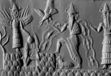 Rechtsmittig ist Enki zu sehen, der Gott des Süßwassers, der Weisheit und Magie. Aus seinen Schultern entspringen die Flüsse Euphrat und Tigris. Ganz links steht Inanna, eine Göttin der Magie ist sie zwar nicht, sonderen die Liebes-und Kriegsgöttin der alten Sumerer. Aber, wie fast alle Gottheiten, hatte auch Inanna jede Menge magische Fähigkeiten.
