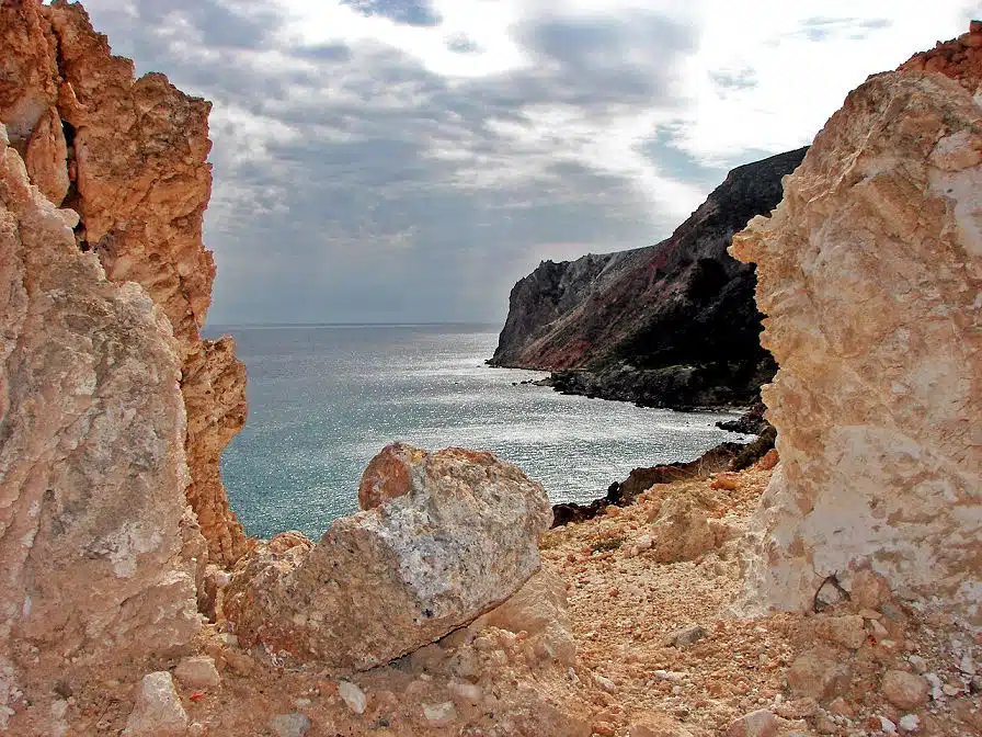 Der steinige Strand von Ithaka