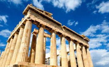 Der bekannteste griechische Tempel ist der Parthenon auf der Akropolis von Athen, welcher der Weisheits-Göttin Athena gewidmet ist.