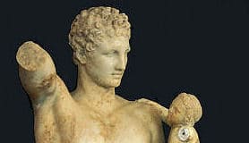 Hermes und Dionysos sind beide Söhne von Zeus - also Brüder.