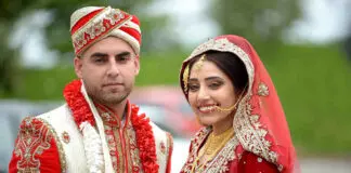 Viele Hochzeitstraditionen sind mit farbenprächtiger Kleidung von Braut und Bräutigam verbunden - hier ein asiatisch muslimisches Paar.