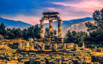 Orakel von Delphi, ca 150 km nw von Athen gelegen.