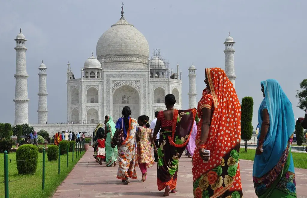 Gibt es ein Leben nach dem Tod? In Indien sieht man das anders als in Deutschland.